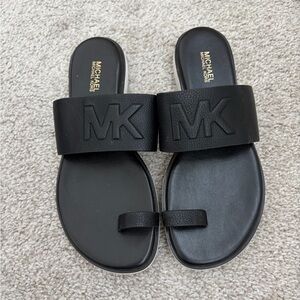 Michael Kors Rosa Signature Thong Sandals - size 6.5